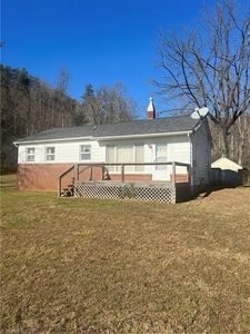 225 Buggie Rd, Purlear, NC, 28665