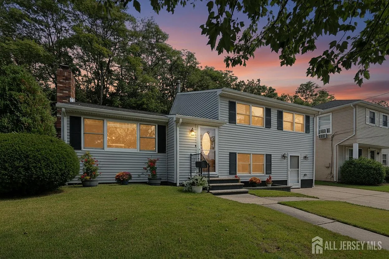 84 Albert Dr photo 1
