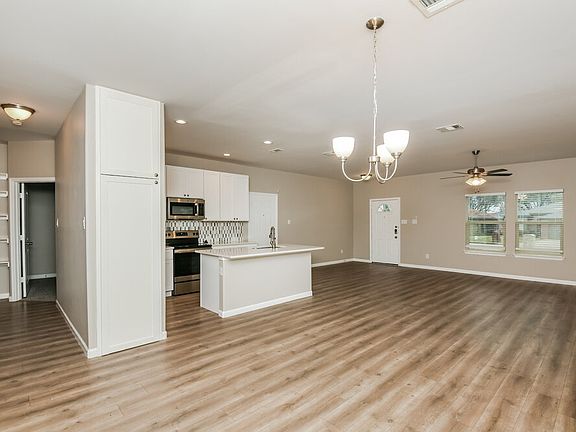 4th image of 2313 Sundrop Ct