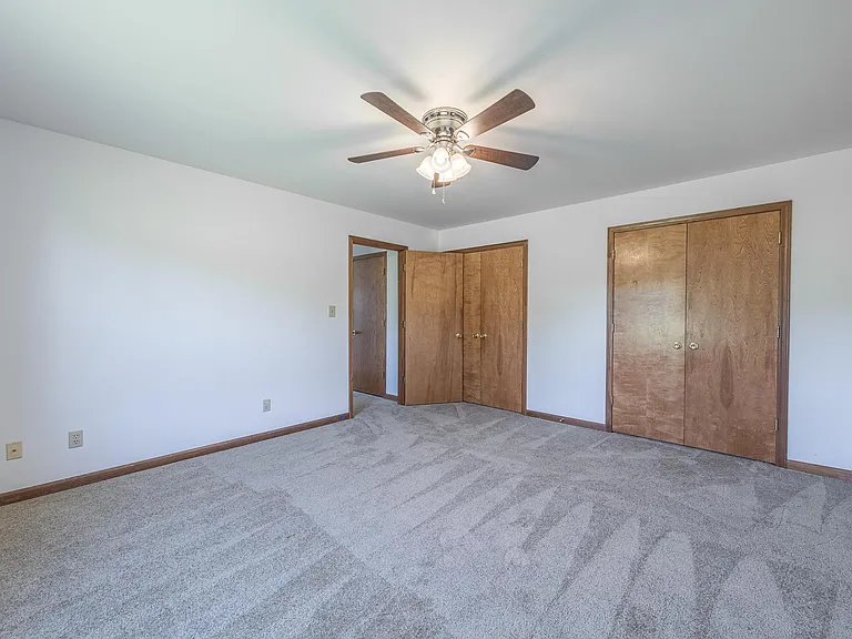 44 Arlington Ct — Photo 17