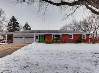 72 Stanley Rd, Sugar Grove, IL 60554