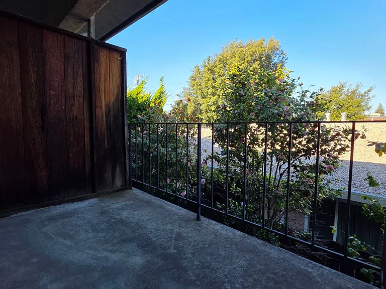 Juana Ave-475 — Photo 15