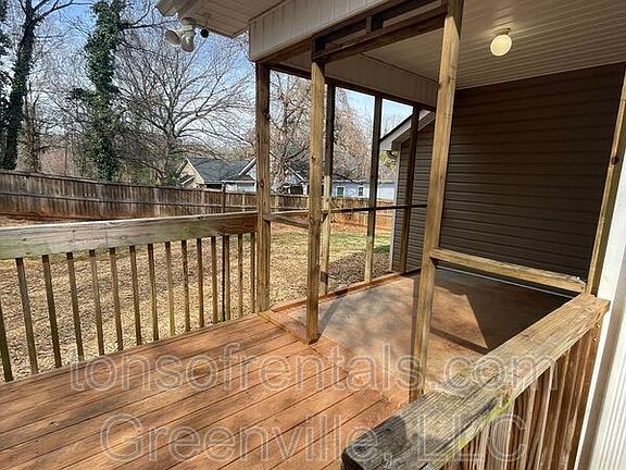 3rd image of 305 Scott St