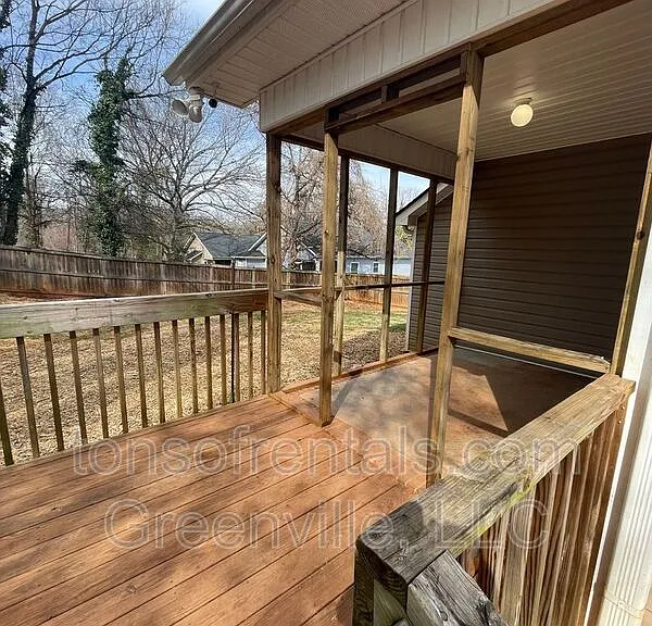305 Scott St — Photo 3