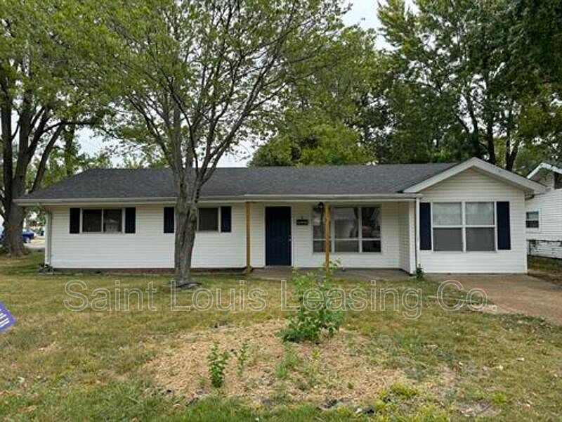1st image of 2 Blanchette Dr
