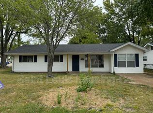 2 Blanchette Dr, Florissant, MO 63031