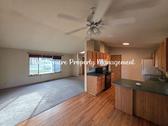 5th image of 1048 NE Regal Ct