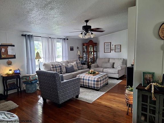 5th image of 215 2nd St