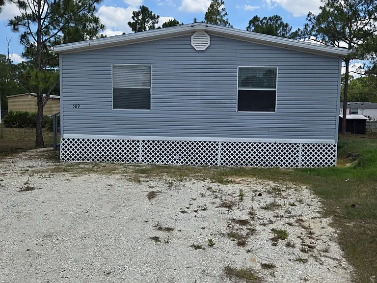589 Anna Ave — Photo 2