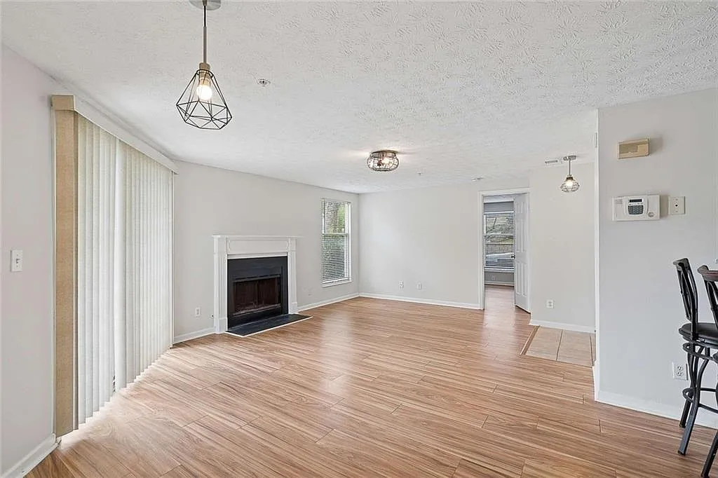 2 bed, 2.0 bath, 1064 sqft, $1,900 — Photo 3