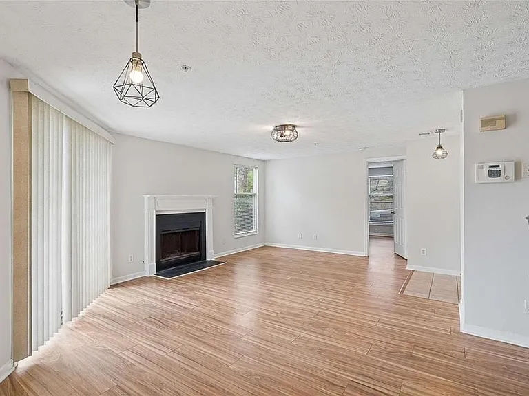 1465 Keys Crossing Dr NE — Photo 3