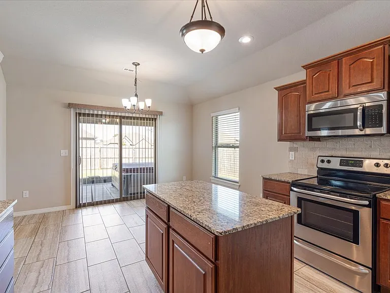 231 Genoa Way — Photo 7