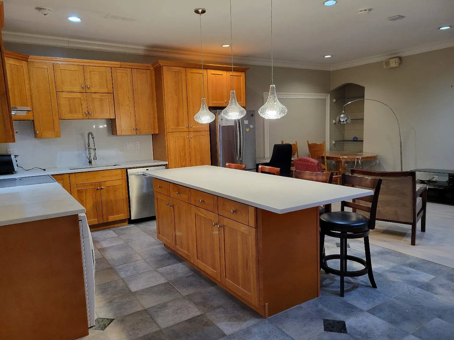 2 bed, 1000 sqft, $2,000 — Photo 2