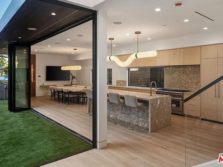 738 Palms Blvd — Photo 17
