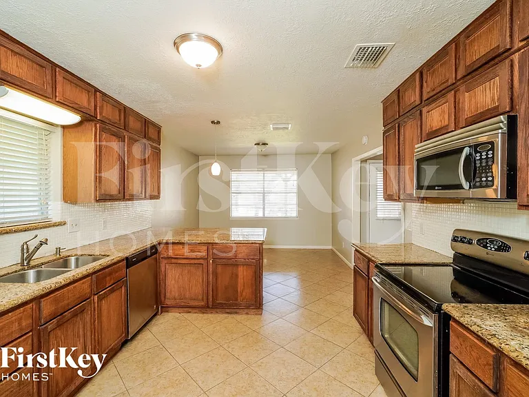 4611 White Cloud Ln — Photo 6