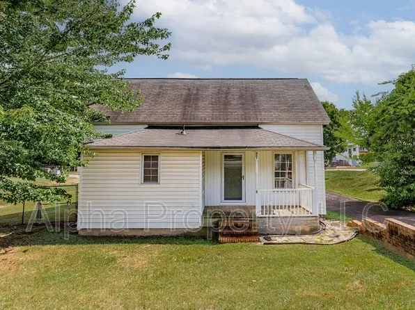 407 Cedar Lane Rd, Greenville, SC 29611