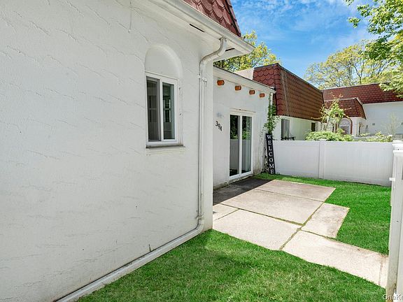 3rd image of 394 Birchwood Road #394