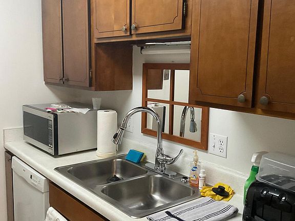 5th image of 319 Laurens St SW APT A5
