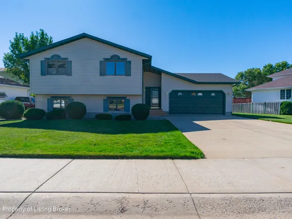 880 19th St E, Dickinson, ND 58601