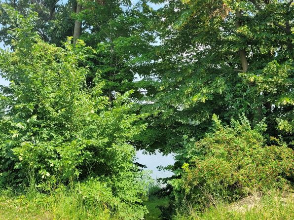 14094 Lakeshore Dr, Hudson, MI 49247