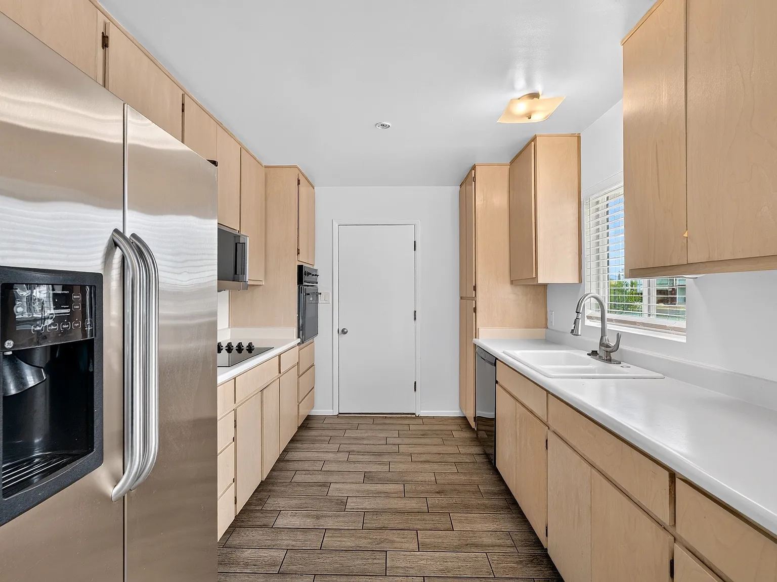 3 bed, 1556 sqft, $2,850 — Photo 2