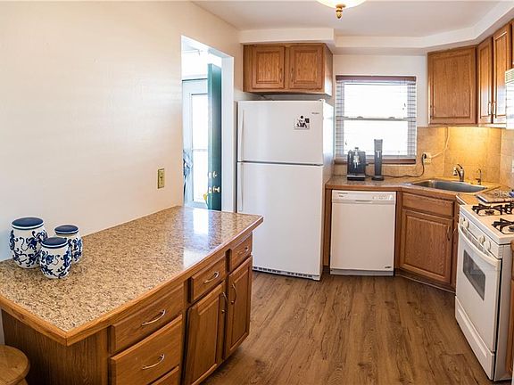 4th image of 6020 Shore Blvd S APT 403
