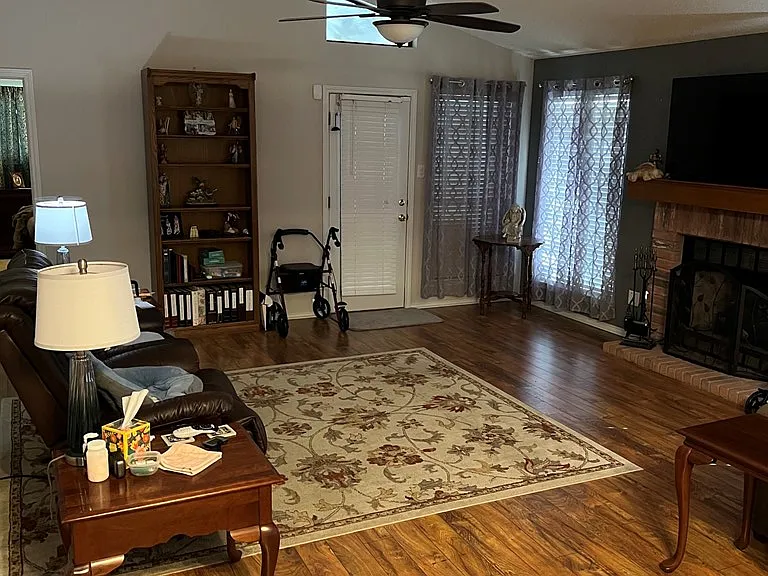 102 Aspen Dr — Photo 8