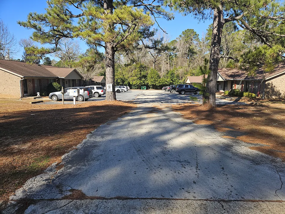 2050+summit+apts+outside_01242025