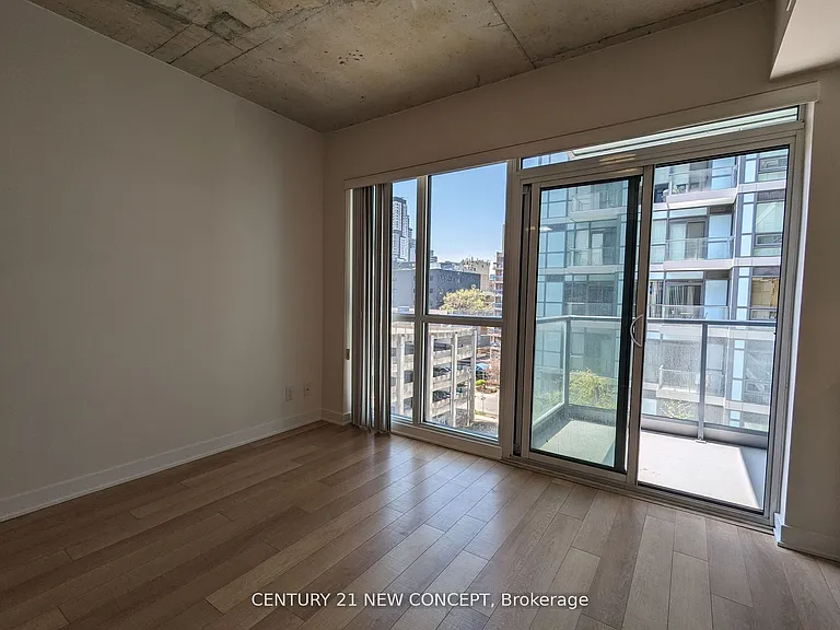 210 Simcoe St #613 — Photo 10