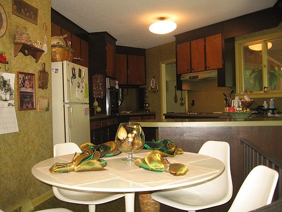 kitchen & breakfast are