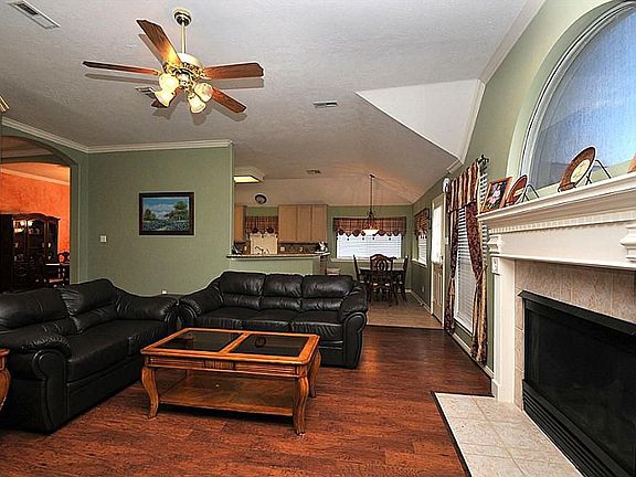 4th image of 13618 Country Ln
