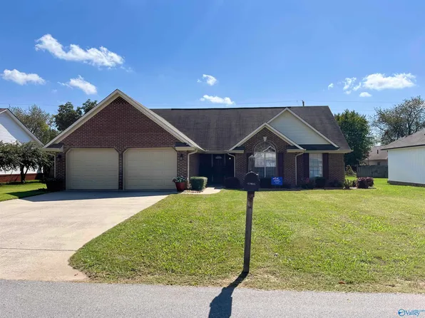 305 Lincoln Ave, Muscle Shoals, AL 35661
