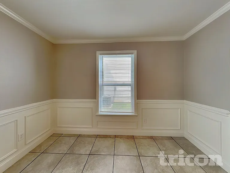 451 Presidents Ct — Photo 4