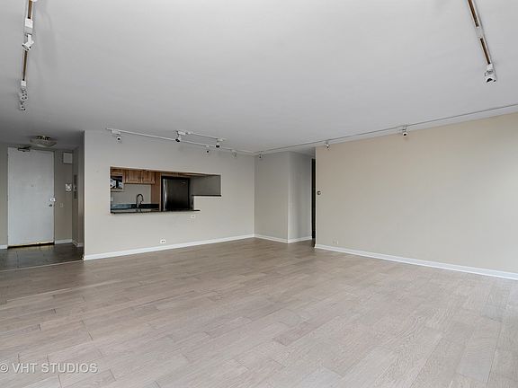 3rd image of 330 W Diversey Pkwy APT 2607