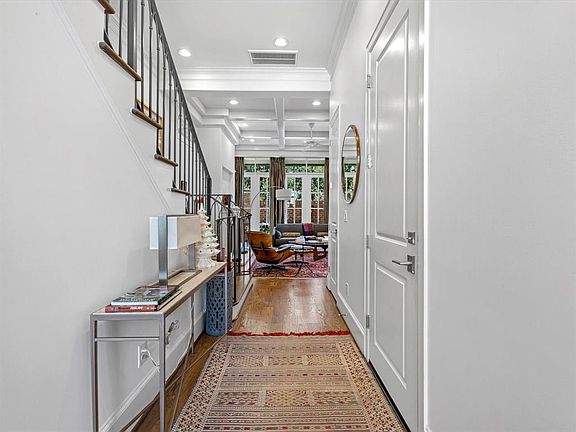 4th image of 1988 Woodbury Street