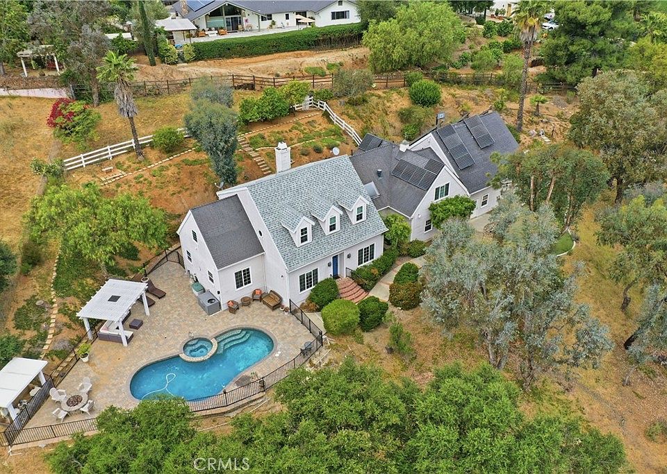 1st image of 375 Woodland Hills Dr