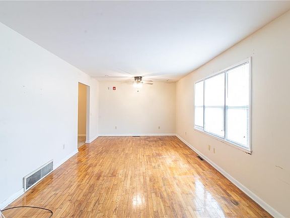 3rd image of 403 W South St