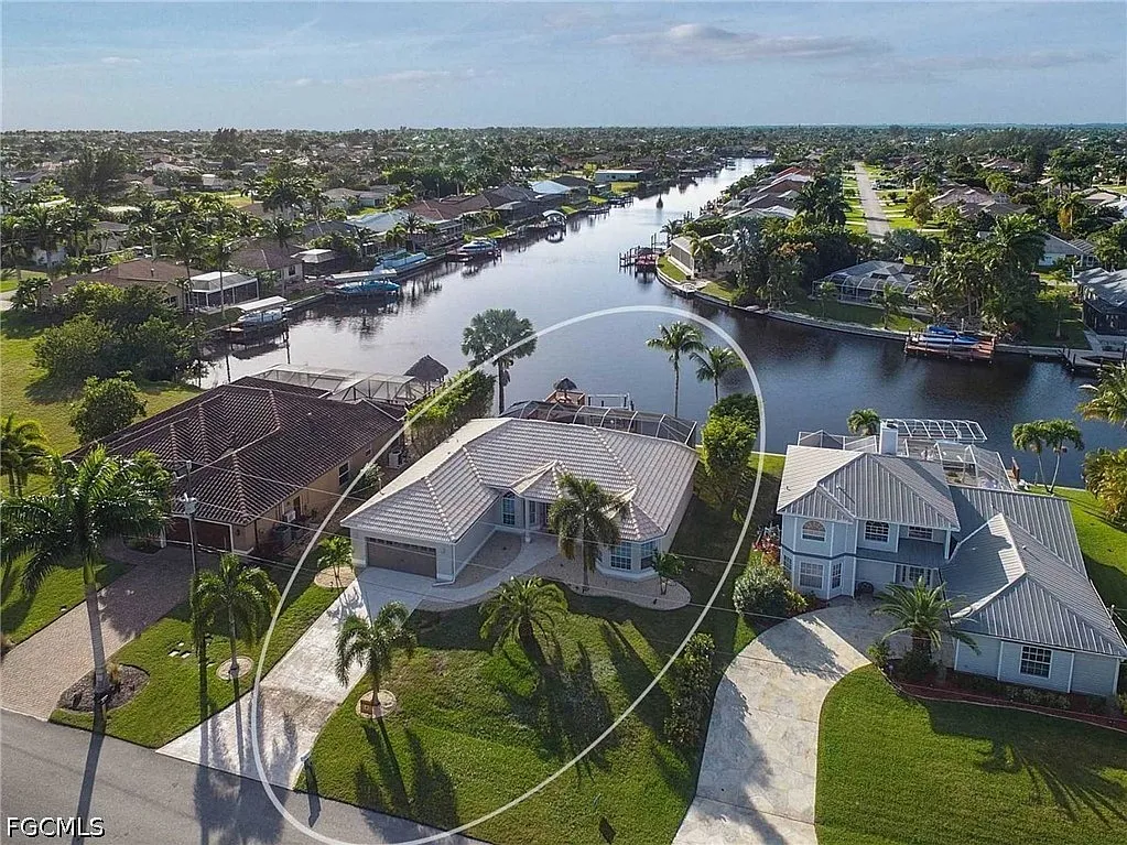 4 bed, 2.5 bath, 2038 sqft, $8,380 — Photo 4