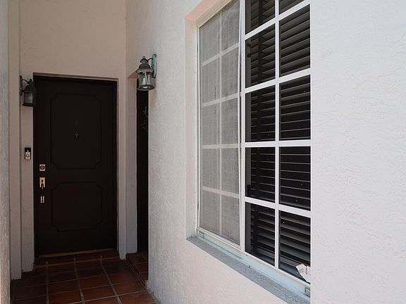 4th image of 15 Madeira Ave APT 8
