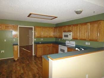 5th image of 8704 Overland Dr
