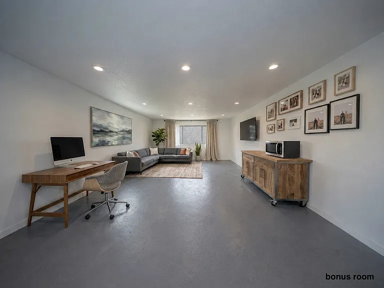 detached bonus room of apx 400 sqf that can be use as an office/gym/extra living room etch...