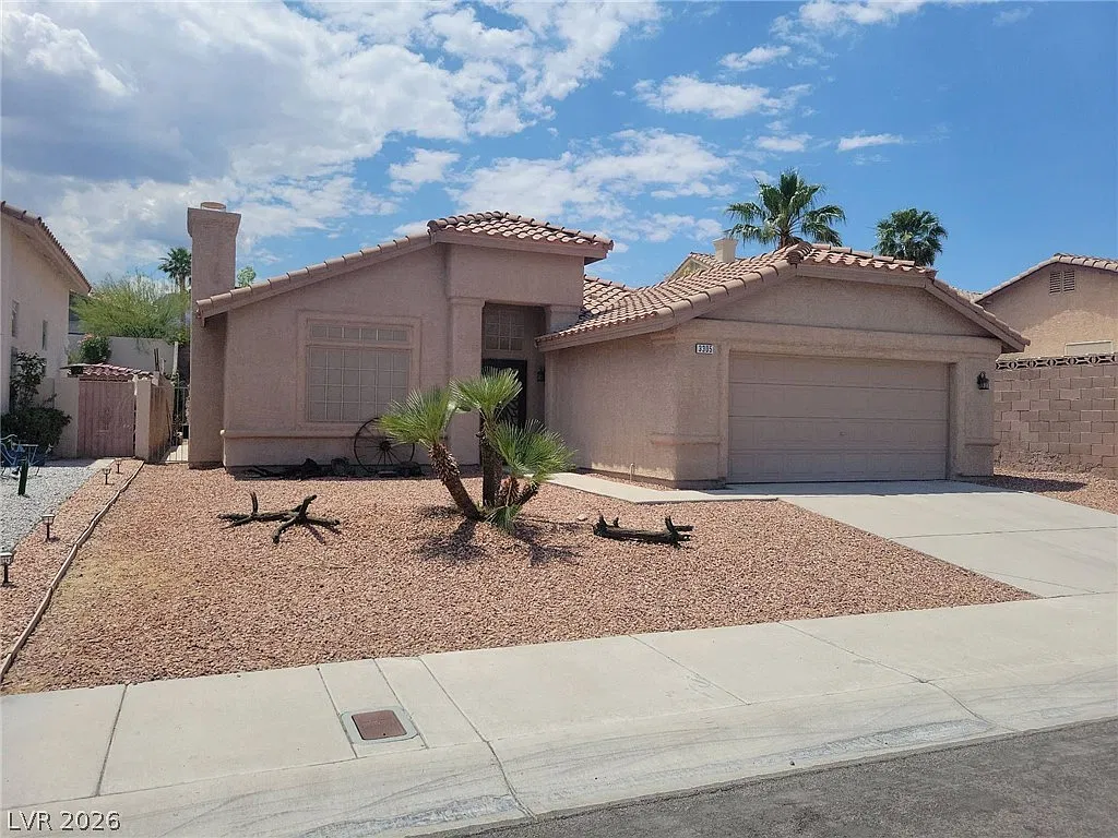 3 bed, 2.0 bath, 1582 sqft, $1,995 — Photo 2