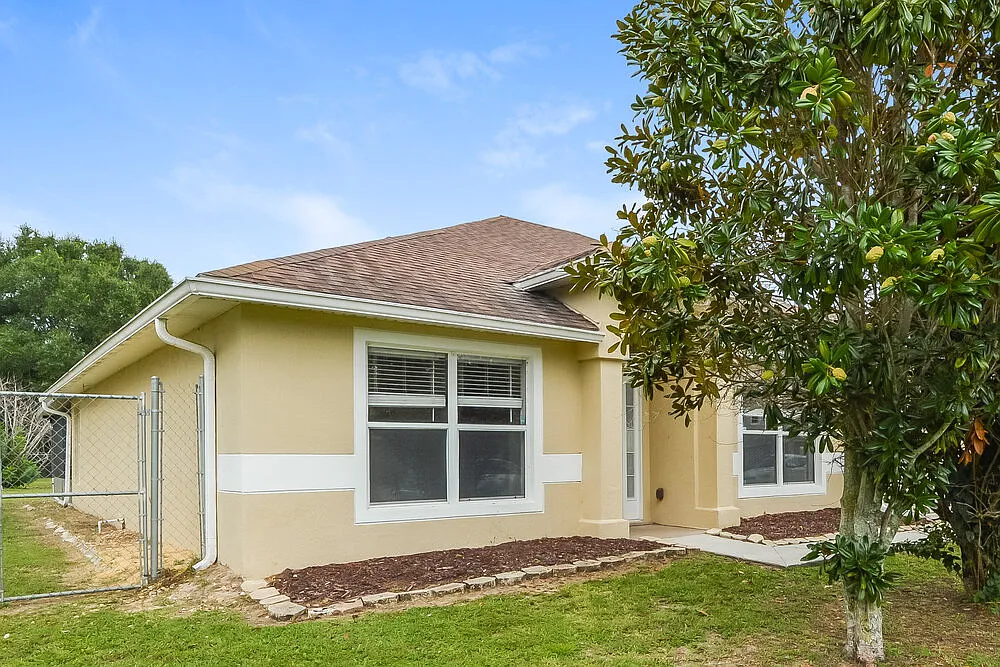 3 bed, 2.0 bath, 1825 sqft, $2,035 — Photo 3