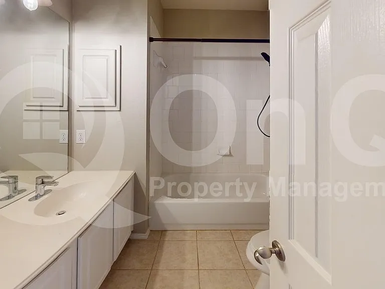 11281 Balcones Dr — Photo 21