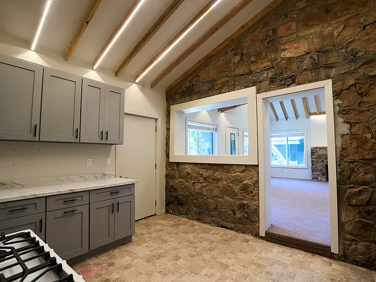 380 Loftyhill Dr — Photo 10