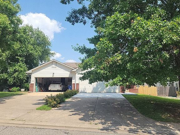 2nd image of 418 N Zachary Dr