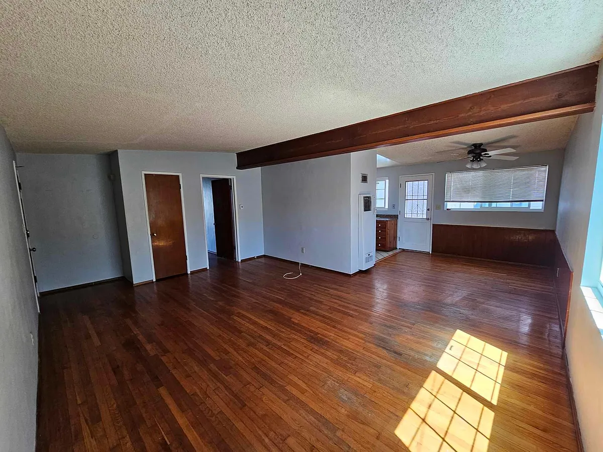 Building Photo - 4995 Dubois Dr