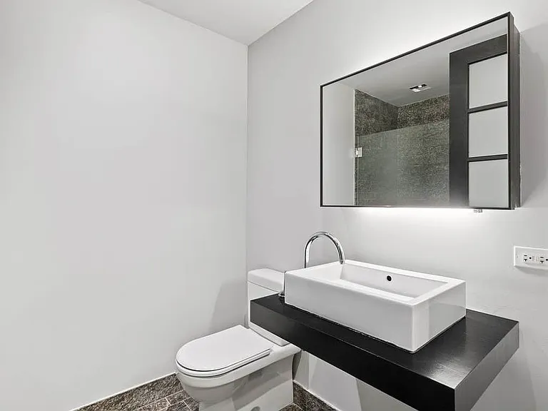 20 Pine St #613 — Photo 17