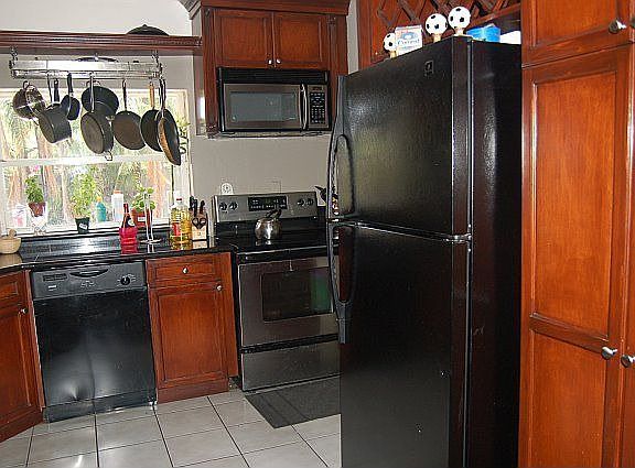 3rd image of 1520 N Royal Poinciana Blvd