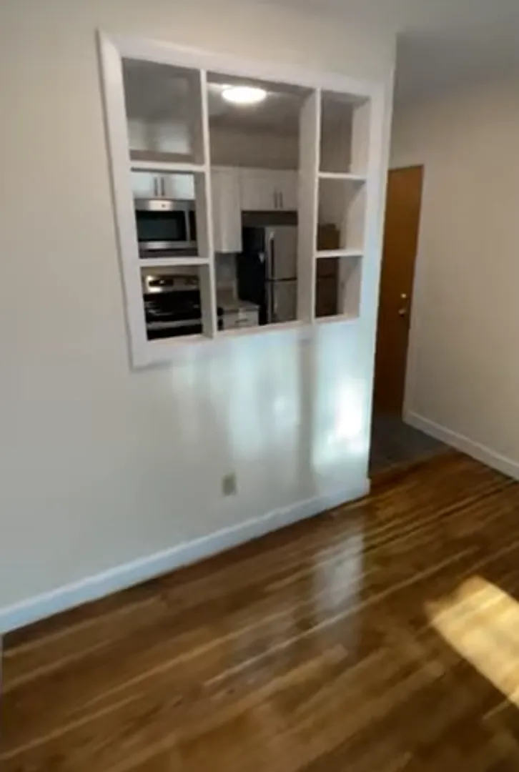 2-Bed H + Hw + Parking Commuters Dream Home — Photo 3